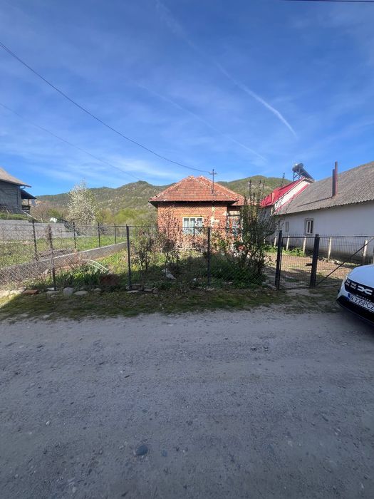 Casa de vanzare în comuna corbeni ideală pentru pensiune sau casa de vacanta BRD and breakfast