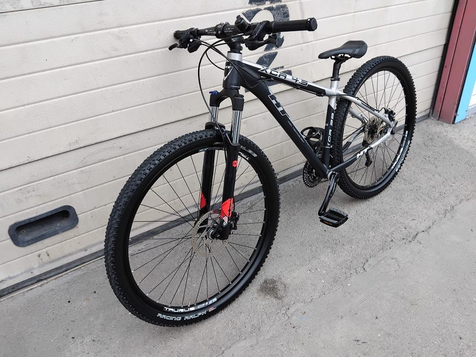 Vând bicicleta din aluminiu