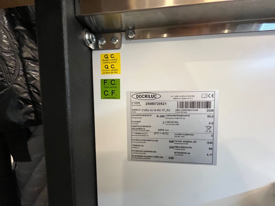 Хладилна отворена  експозиционна витрина