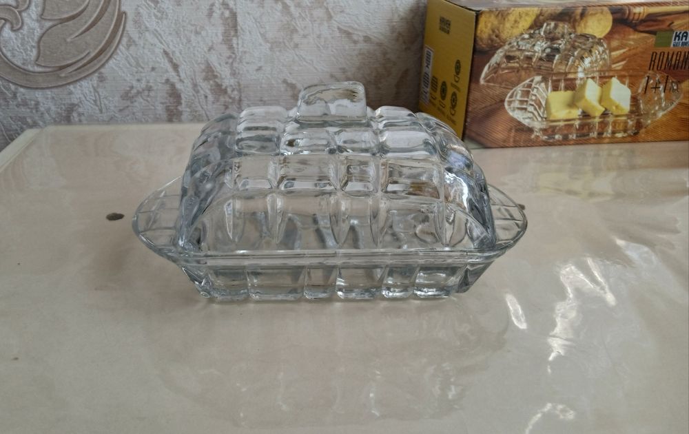 Маслёнка стеклянная. Новая