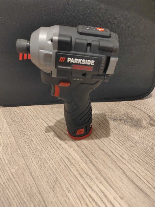 Vând bormașina Parkside Performance 12v cu impact