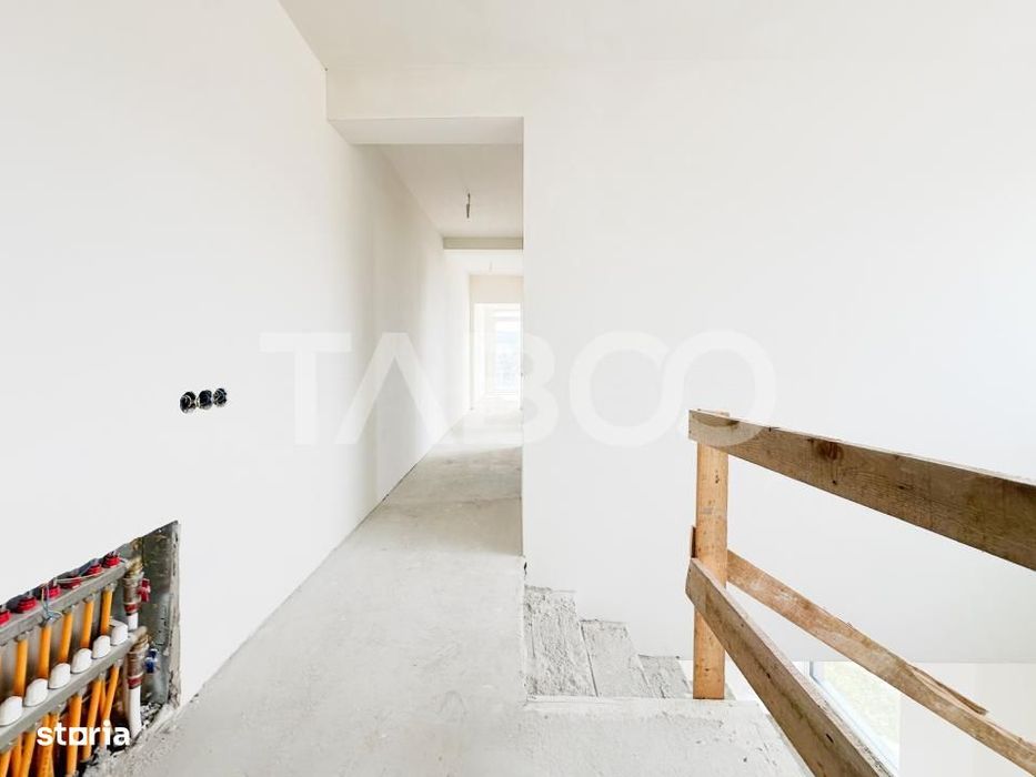 Casa cuplata semifinisata de vanzare in Dambul Rotund cu garaj