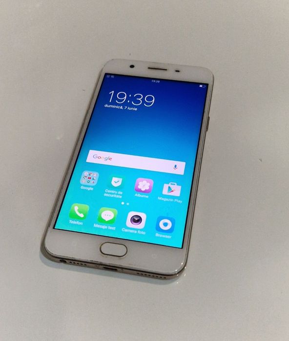 Telefon Oppo cu touchscreen