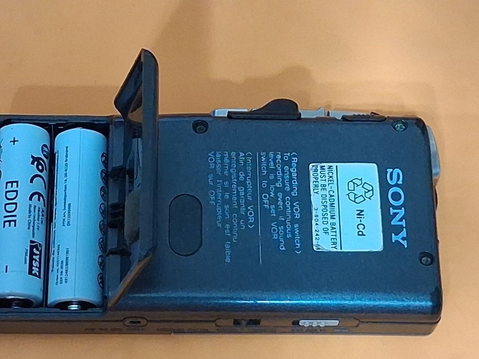 Диктофон SONY,  нуждае се от римък.