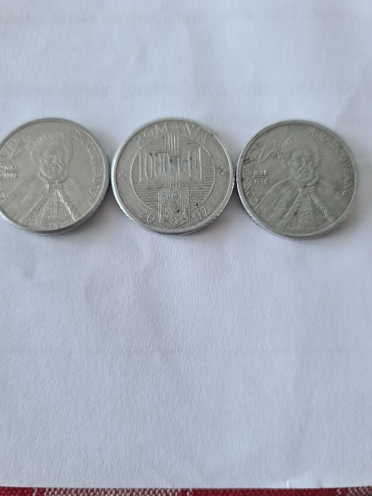 Vând  monede de 1000 lei din 2001 și  2002