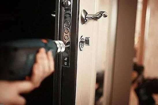 Вскрытие дверных замков \ Замена и ремонт ручек \ Врезка замка