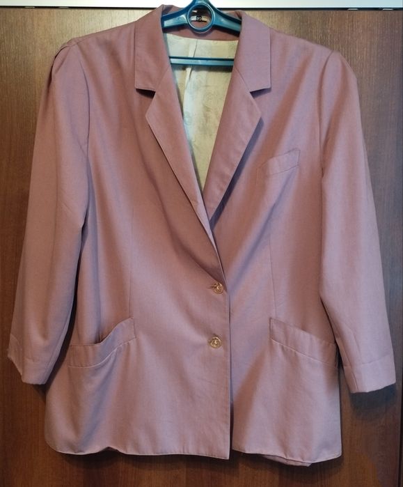 Пиджаки женские.