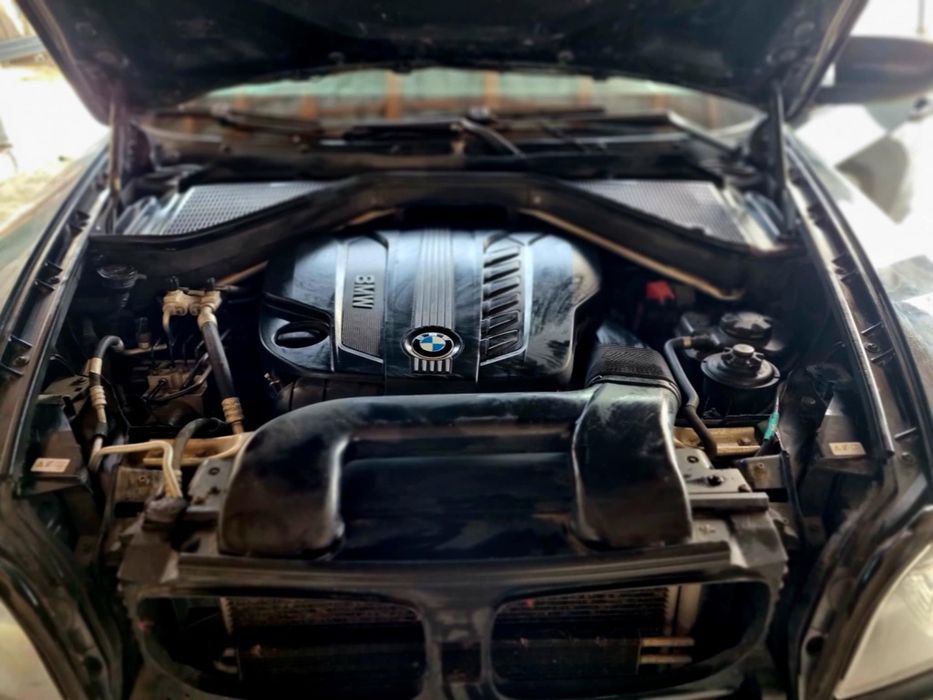 Vând BMW X5 din 2011 motorizare de 3000 diesel 
Dotări Faruri bi xenon