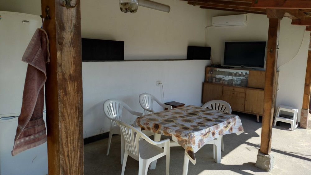 Дава се под наем Къща в с. Поляна, Област Силистра - 200 кв.м за 130000 € - Снимка #21