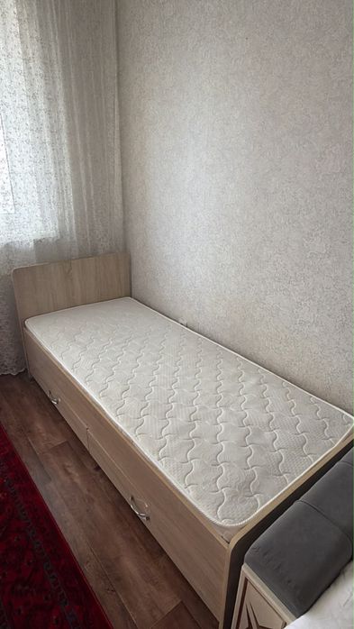 Продам кровать с матрасом