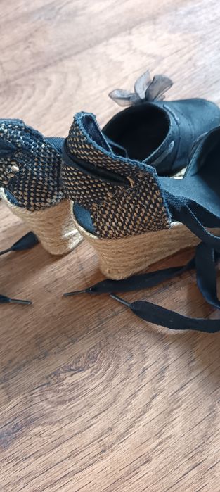 Дамски еспадрили с връзки около глезена, на висока подметка