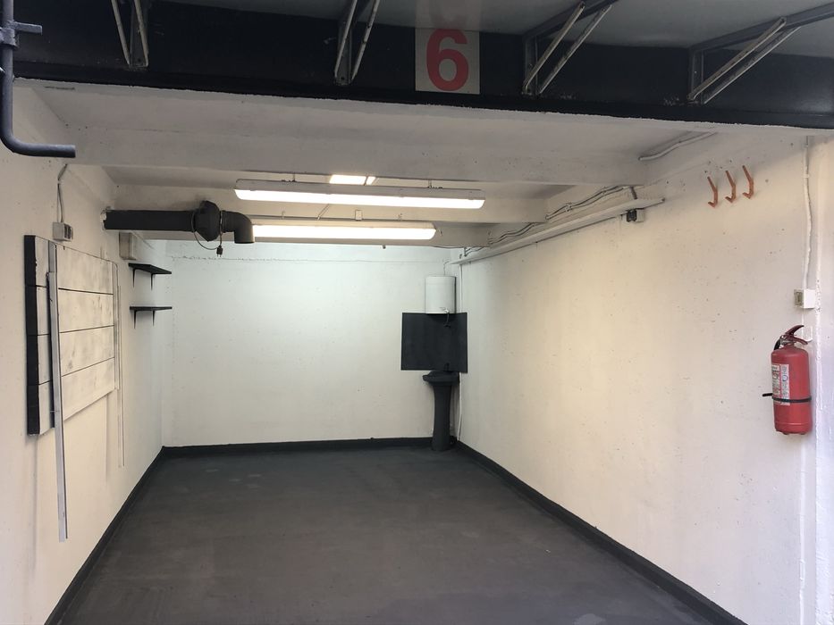 Inchiriez garaj ,impecabil