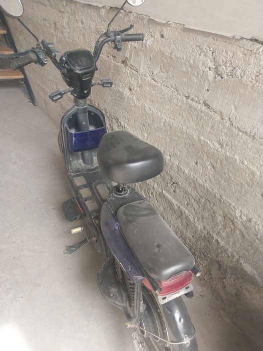 Скутер сотилади.