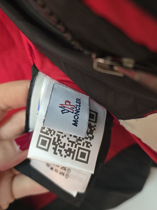 Елек Moncler S размер
