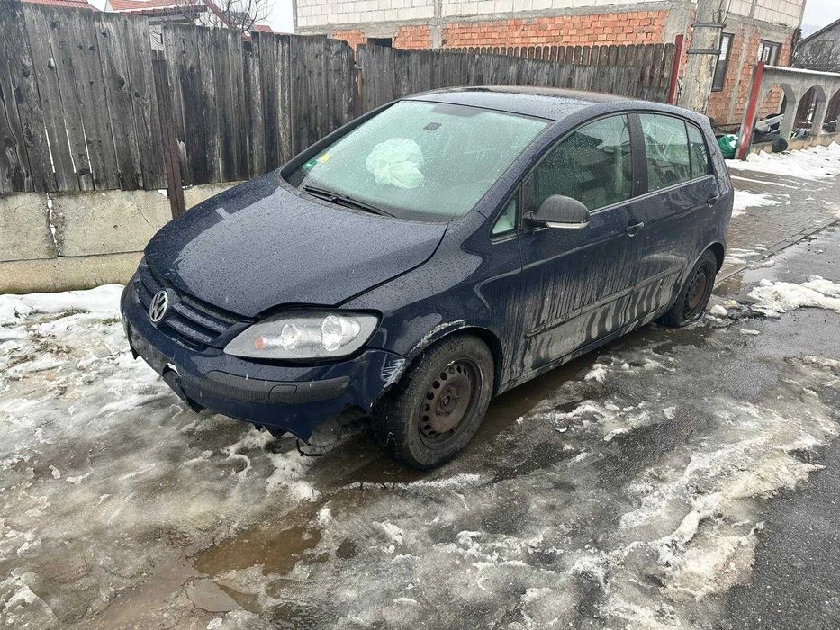 Dezmembrez VW Golf 5 Plus 1.9TDI Motor BLS