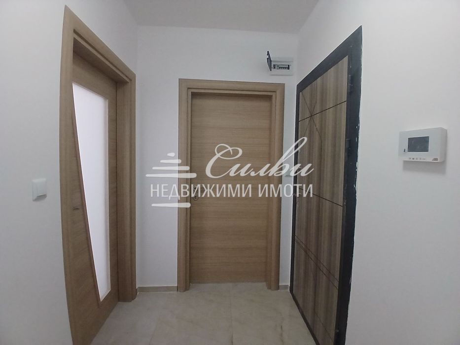 Продава се Двустаен апартамент в Шумен, Томбул джамия - 68 кв.м за 1013 €/кв.м - Снимка #4