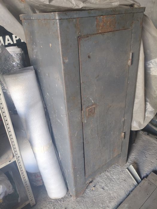 Сейф металлический