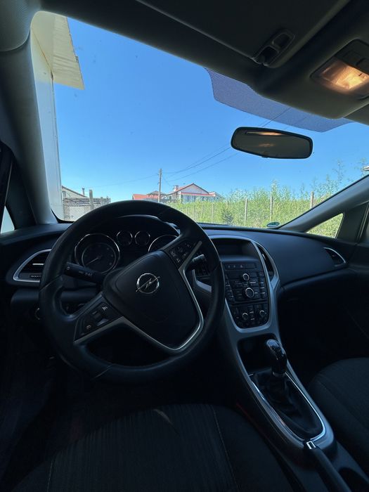 Продава се Opel Astra J 1.7cdti 2011
