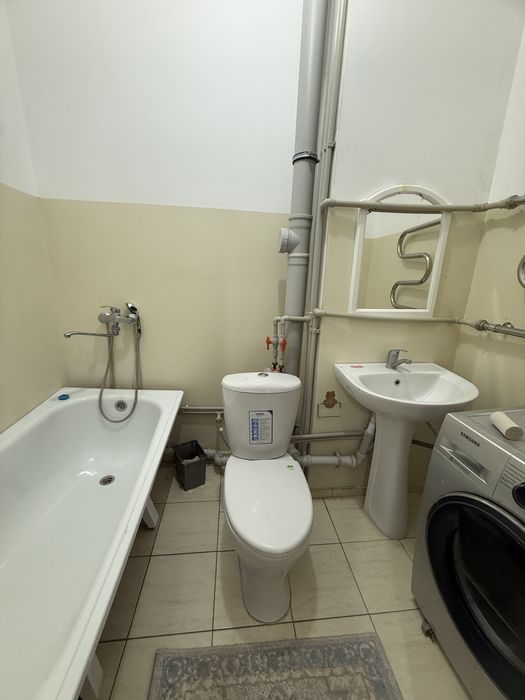 15мкр 1эт 2ком продается