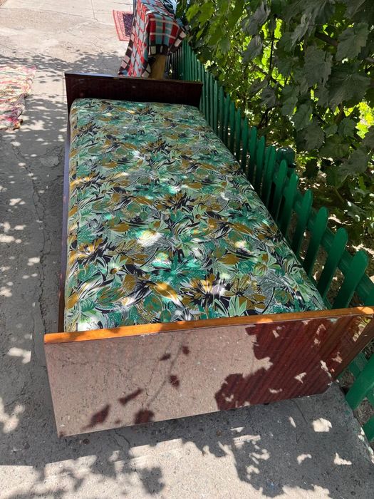 Продам  две кравати