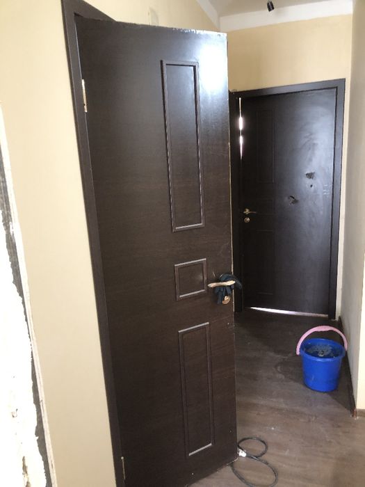 Двери между комнат.