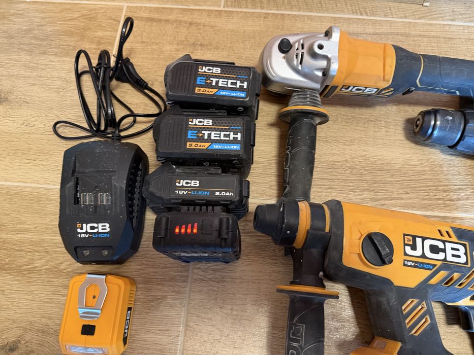 Комплект акумулаторни инструменти JCB