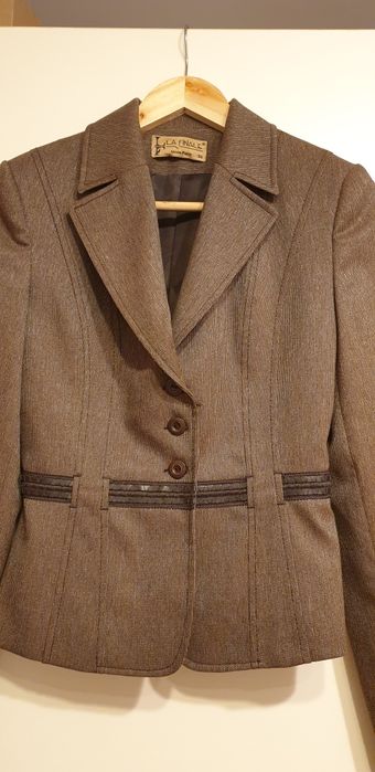 Costum, sacou si fusta