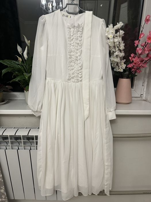 Платье белое 42-44 размер