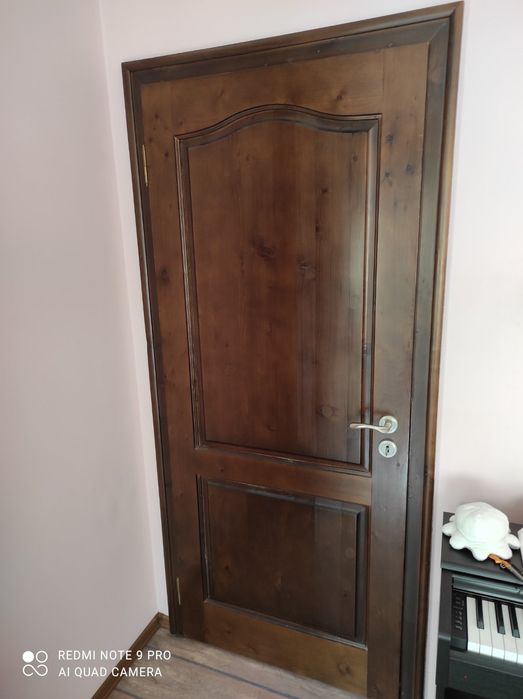 Масивни дървени врати с каси размери 200/83 h 4 бр.по 100€ бройката