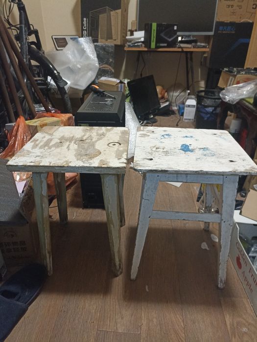 Табуретки , шторы покрывало