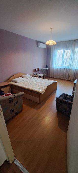 Тристаен апартаммент на 7мин пешеходно от център.