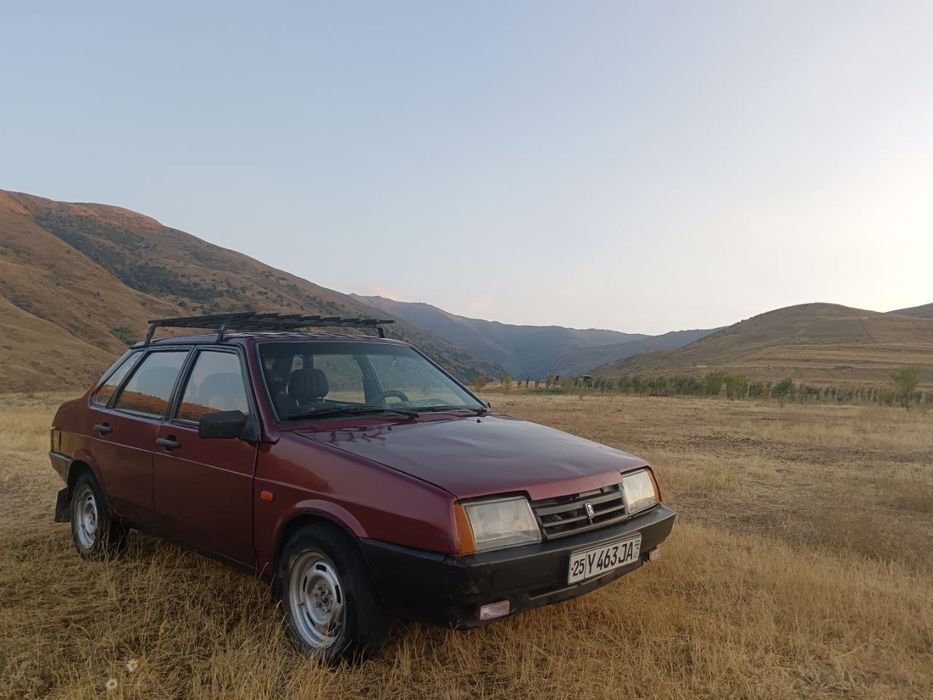 Mashina sotiladi. 21099