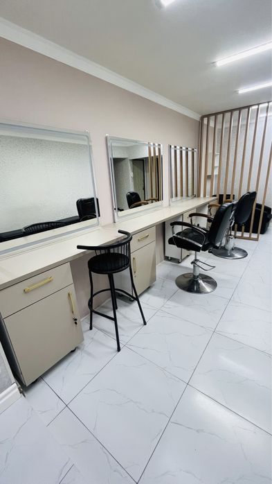 Сдаётся место в салоне (центр города)