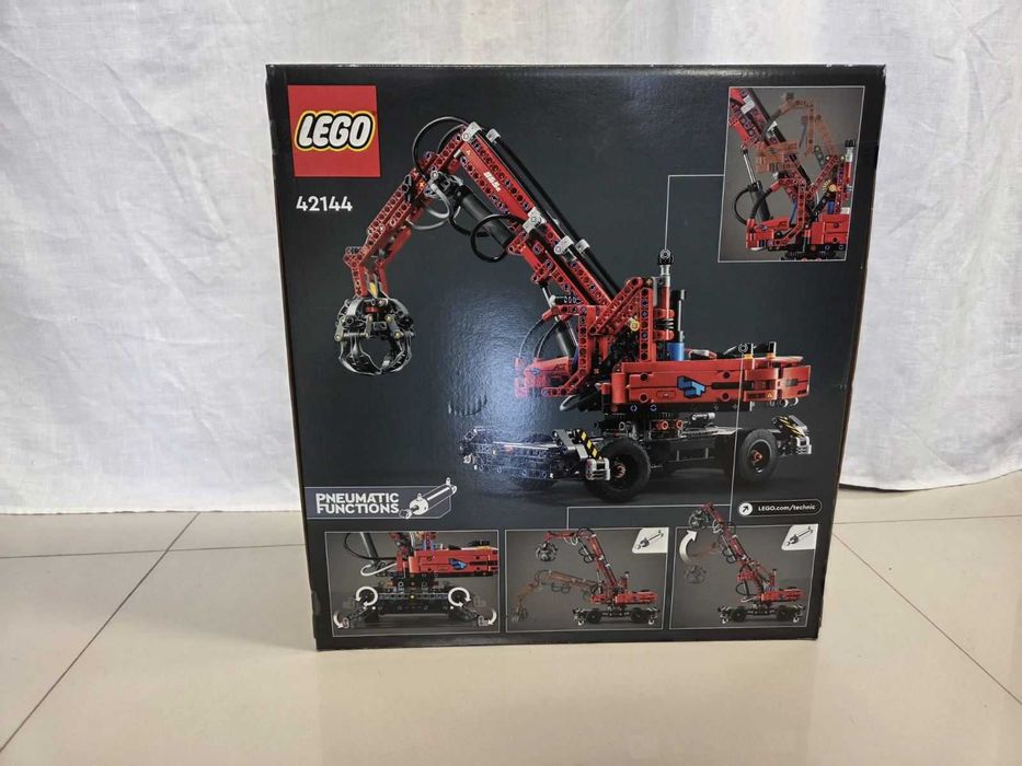 LEGO Technic 42144 – Material Handler