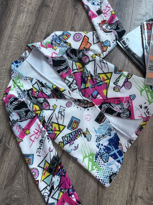 Цветно сако от лека материя,подходящо за всеки