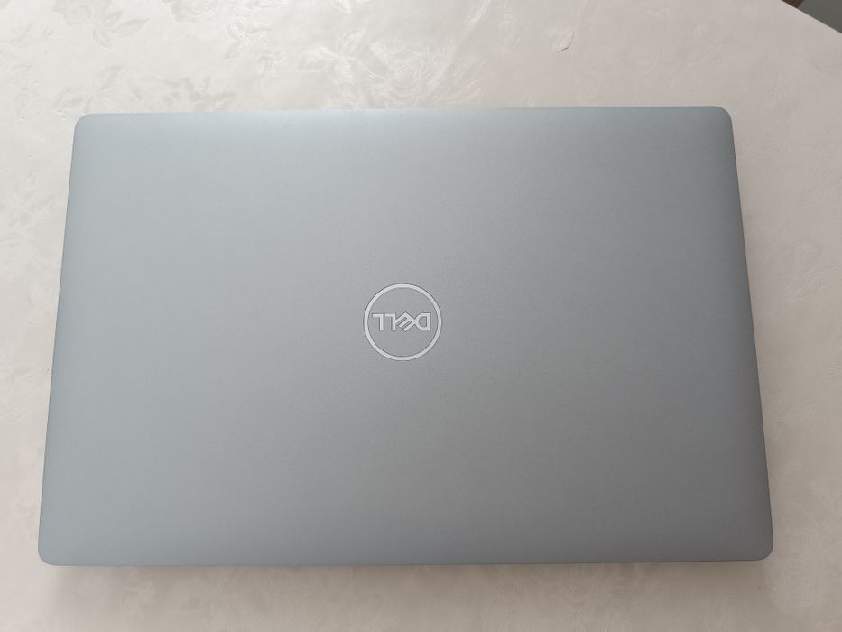 Dell  Precision 3551