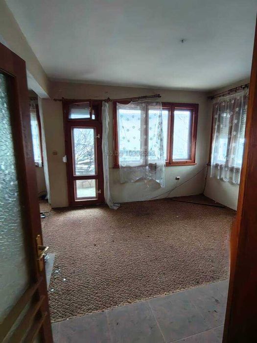 Продава се Къща в Провадия - 380 кв.м за 295 €/кв.м - Снимка #5