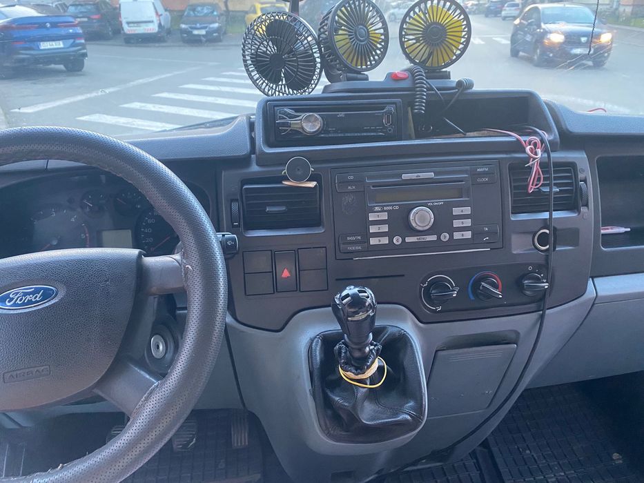 Vand  Ford transit pret negociabil