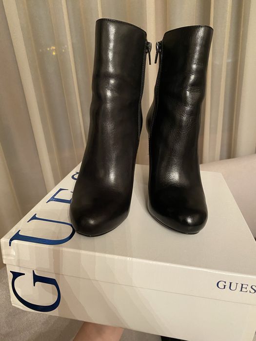 Botine cu toc Guess de piele naturala