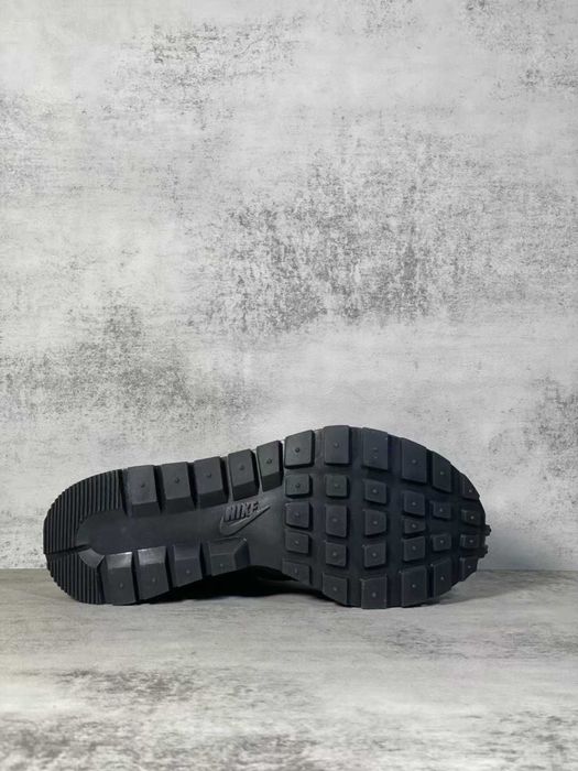 Нови дамски маратонки Nike Vaporwaffle sacai Black grey