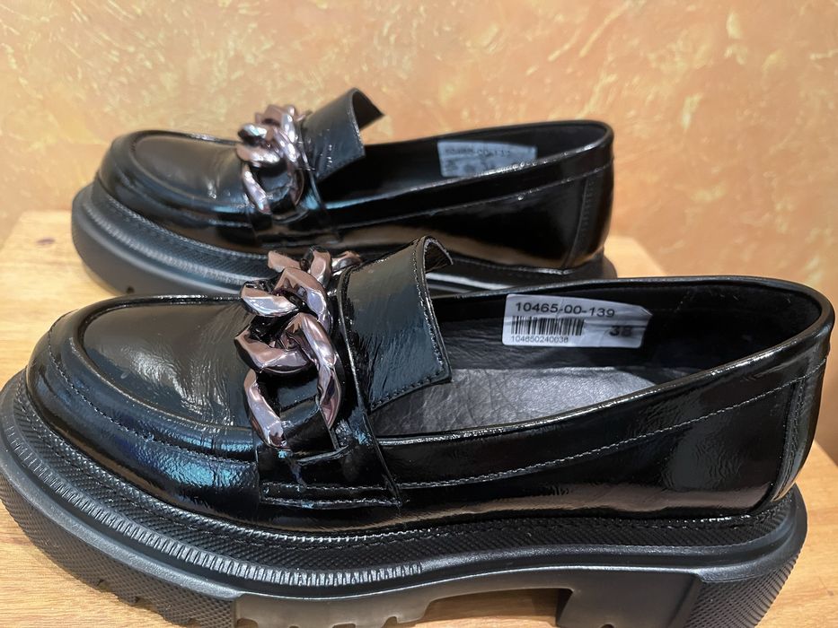 Обувки от естествена  кожа , 38- ми номер.