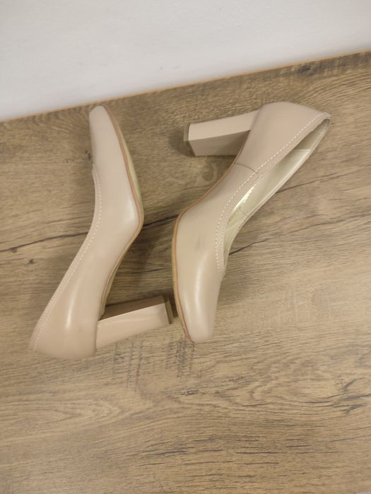 Pantofi din piele naturala nude mărimea 37