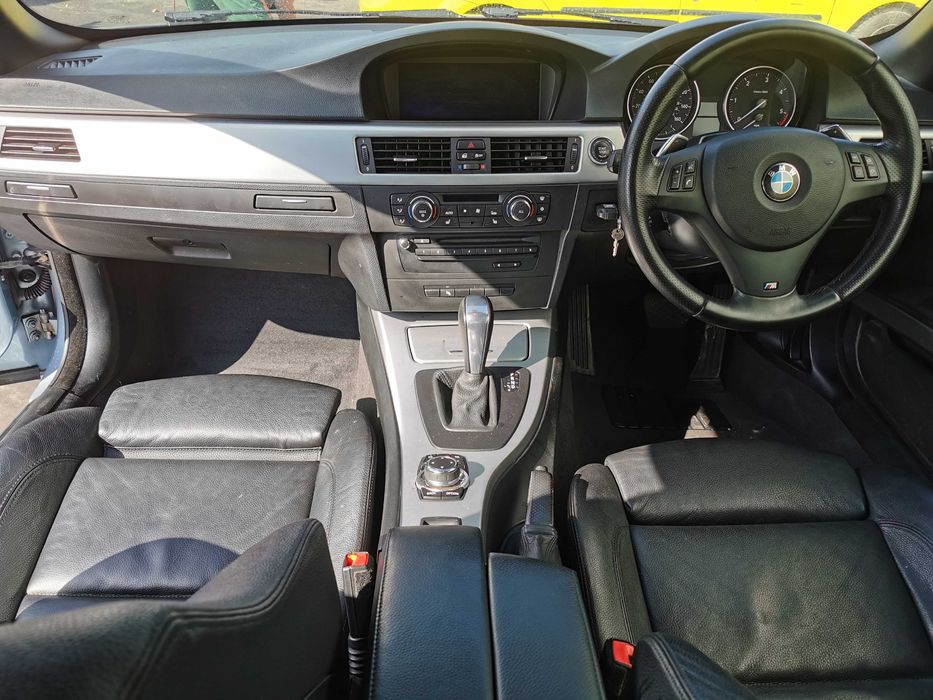 Dezmembrez bmw e93 facelift M-pachet/bara fata e93/capota e93/far e93/