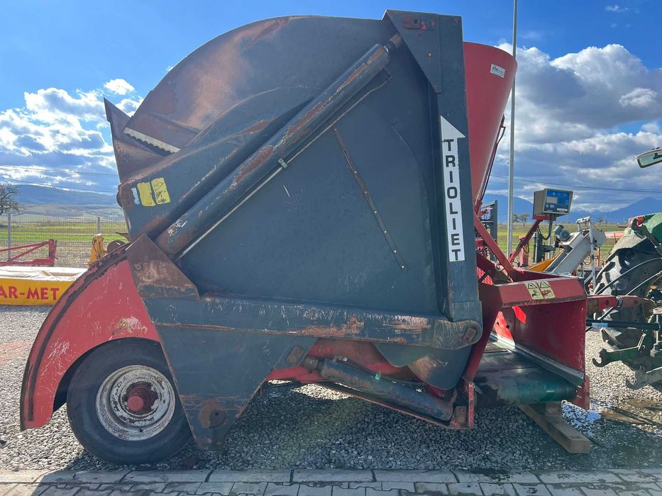 Фуражораздаващо ремарке Trioliet 12 м³ – Самотоварене и кантар + Видео