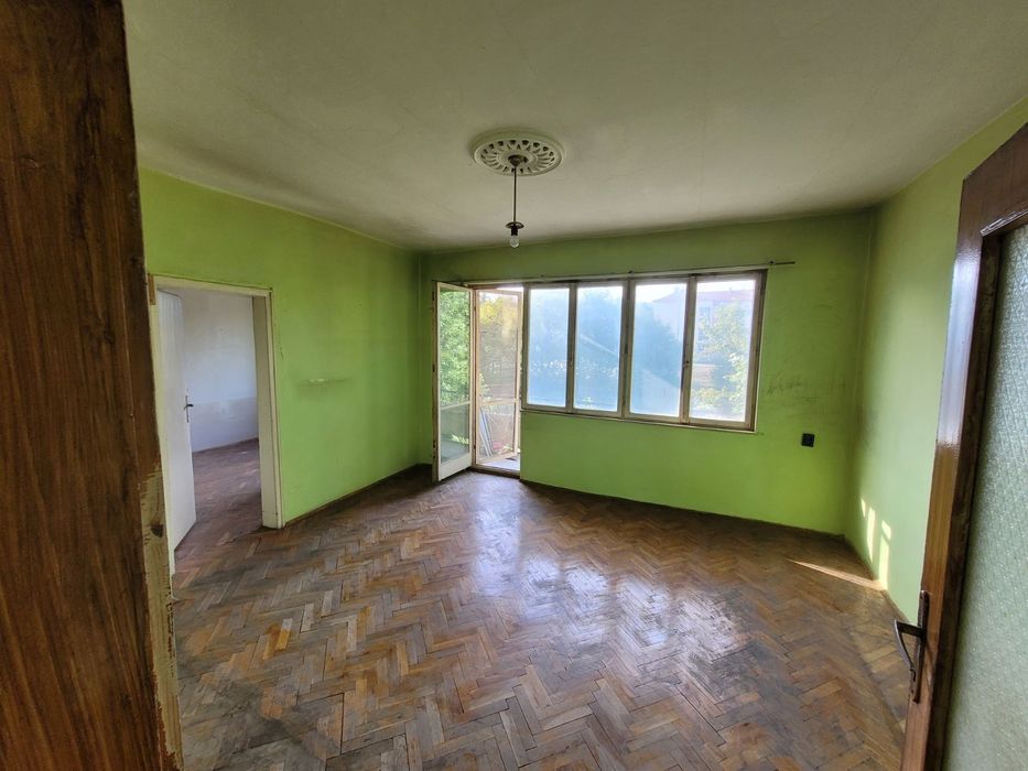 Продава се Четиристаен апартамент в с. Мараш, Област Шумен - 8003 кв.м за 7 €/кв.м - Снимка #5