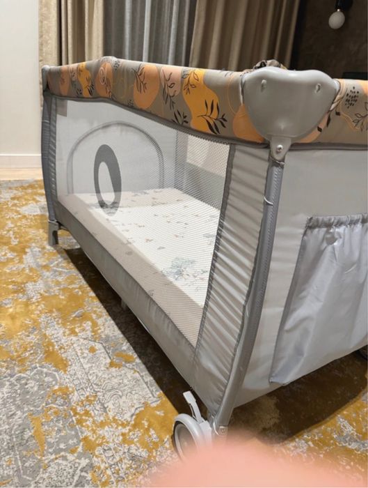 Set pătuț pliant cu saltea și protecție saltea Lionelo