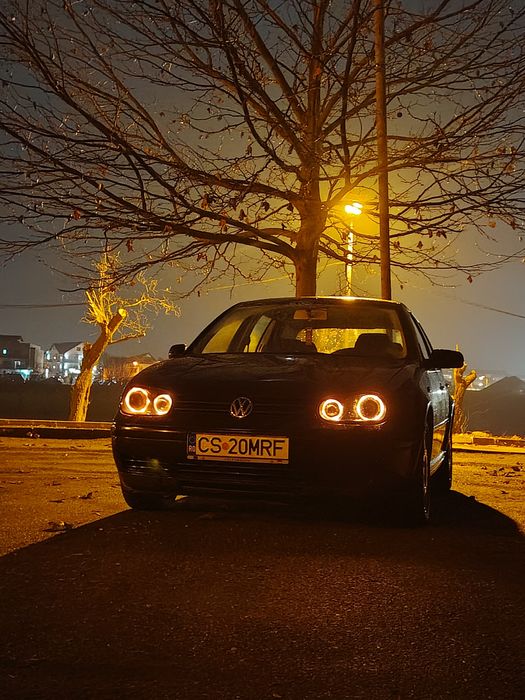 Set faruri Vw Golf 4  cu angel eyes si lupă