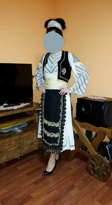 Costum popular dama autentic 100 ani