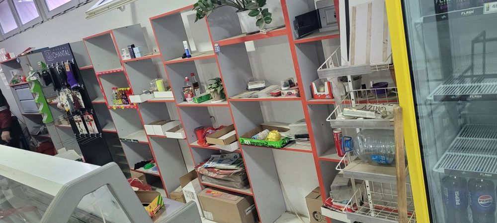 Продам холодильники полки