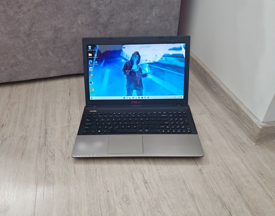Laptop Asus cu i7 și ssd